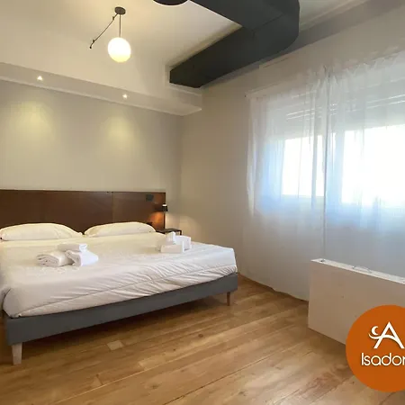 Apluvia Isadora 바리